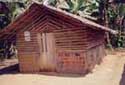Construction des bâtiments d'un éleveur au Gabon© P.Houben